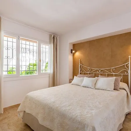 Chihuahua Villa Marbella