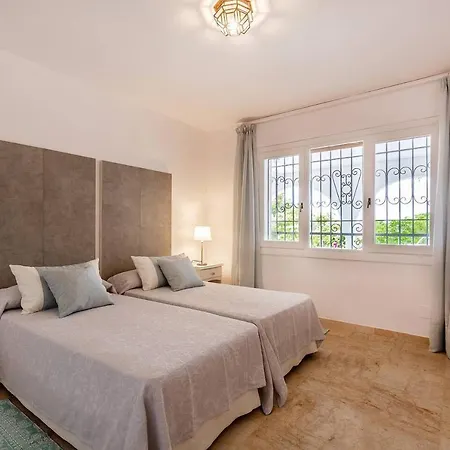 Chihuahua Villa Marbella